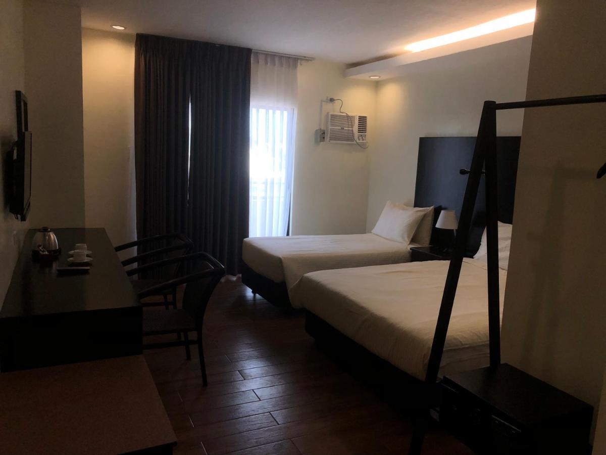 Pina Suites Ormoc Exteriör bild