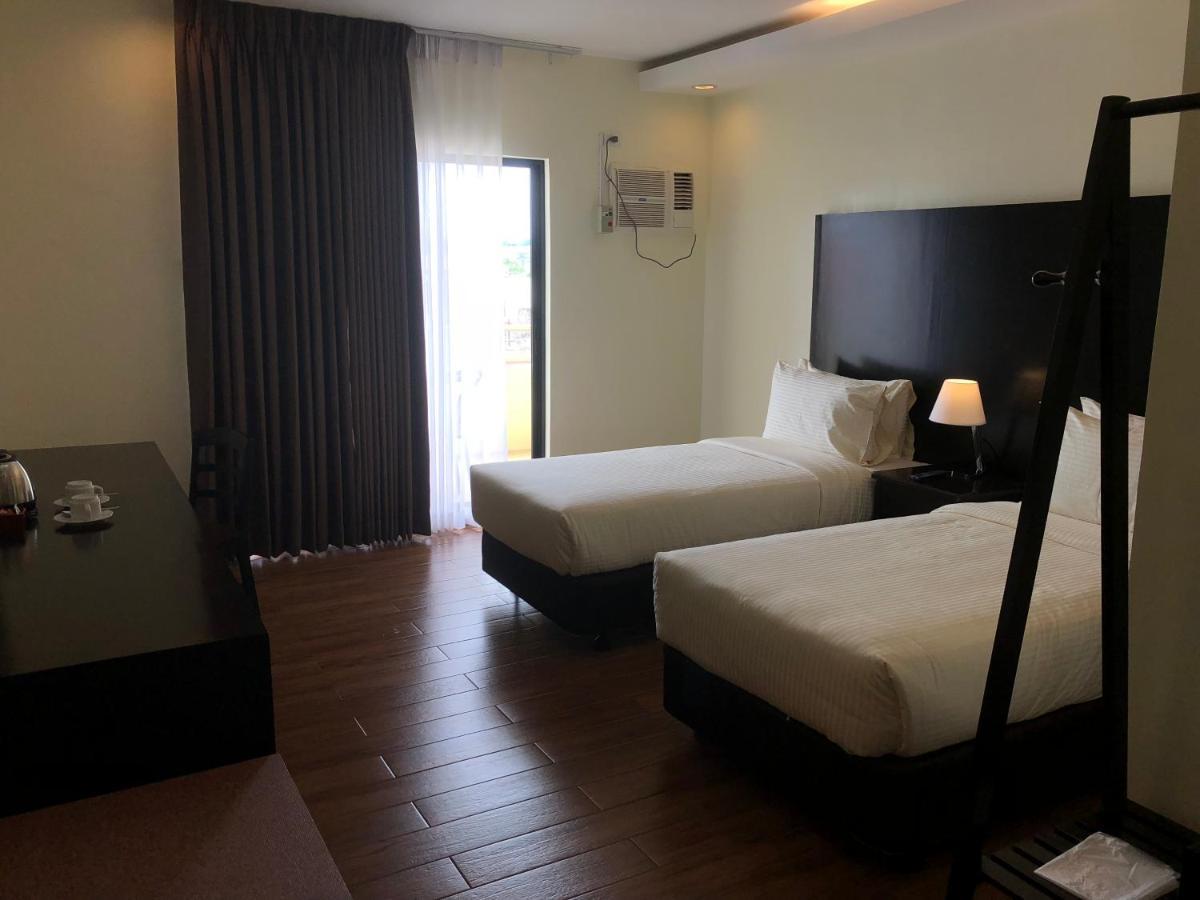 Pina Suites Ormoc Exteriör bild