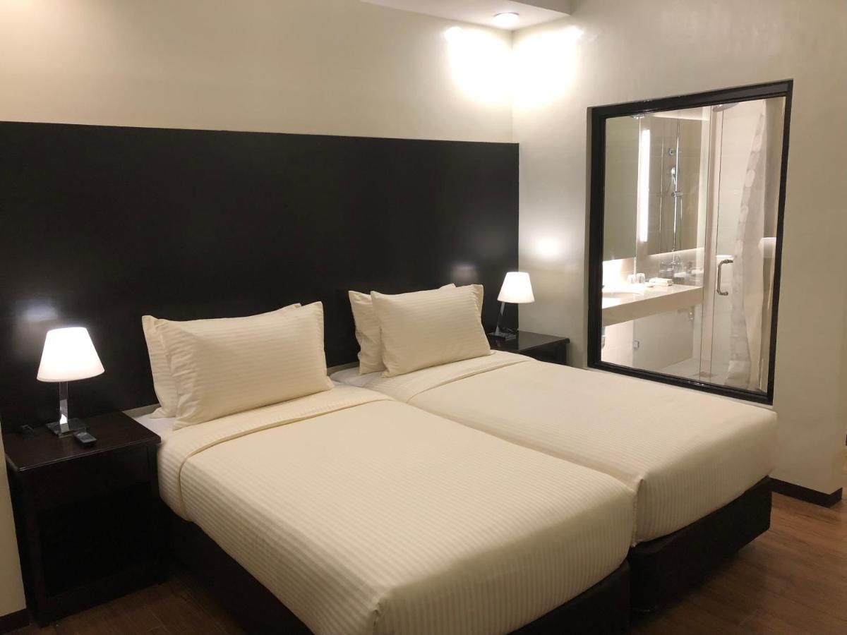 Pina Suites Ormoc Exteriör bild
